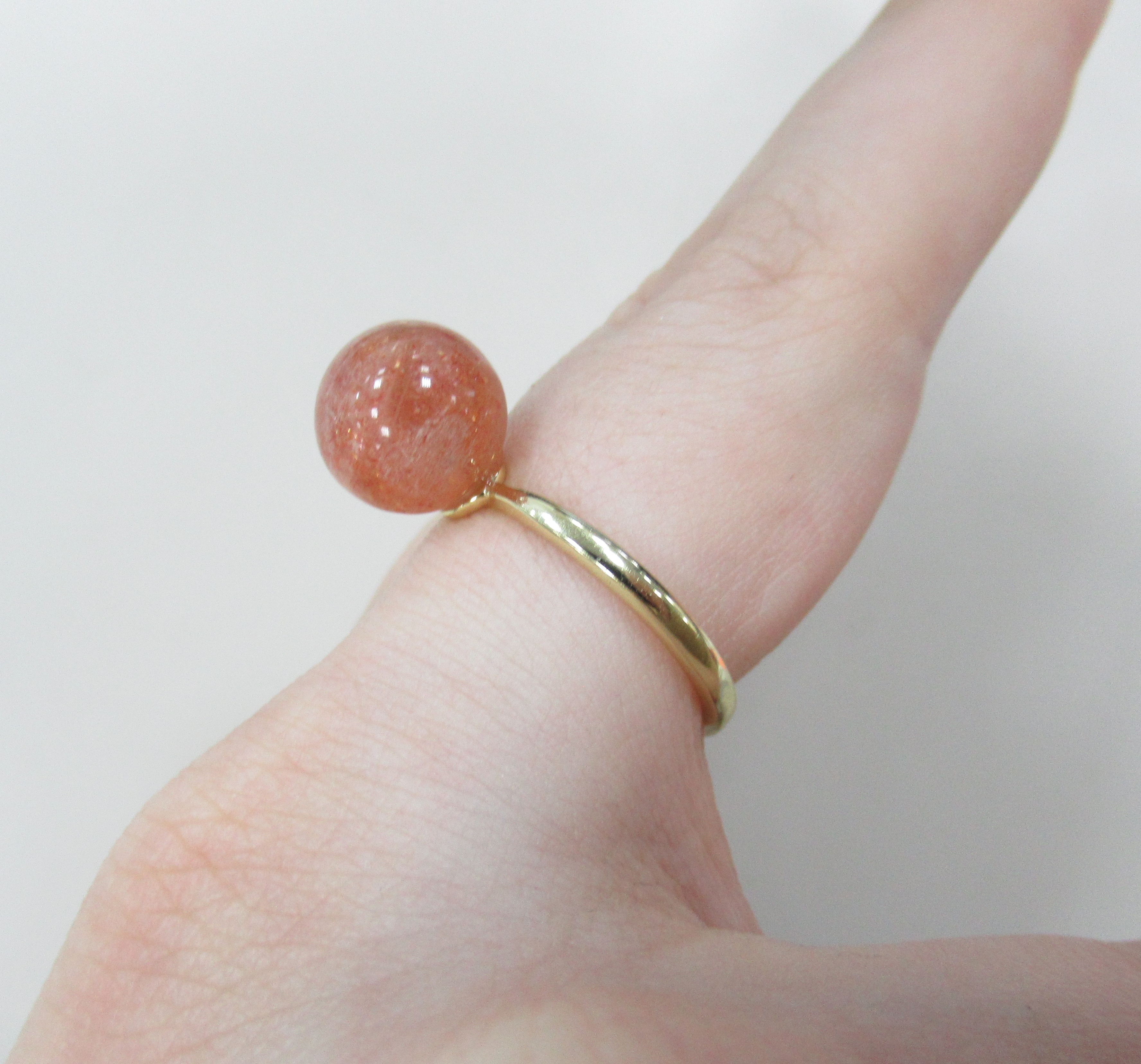 Серебряное кольцо с солнечным камнем